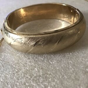 Elegant Gold field Bangle Bracelet